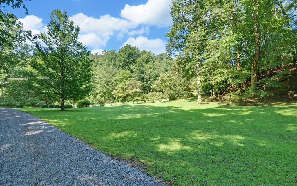 1374 Lucius Road