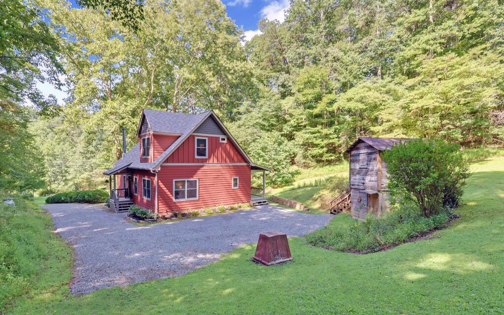 1374 Lucius Road