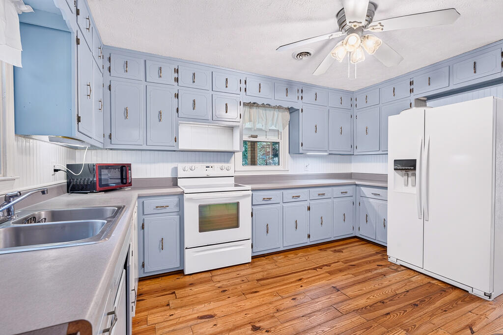466 Ellington Road