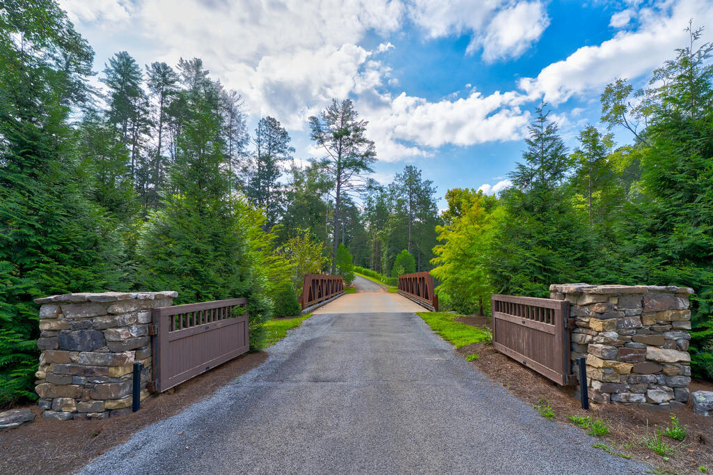 1068 High River Road