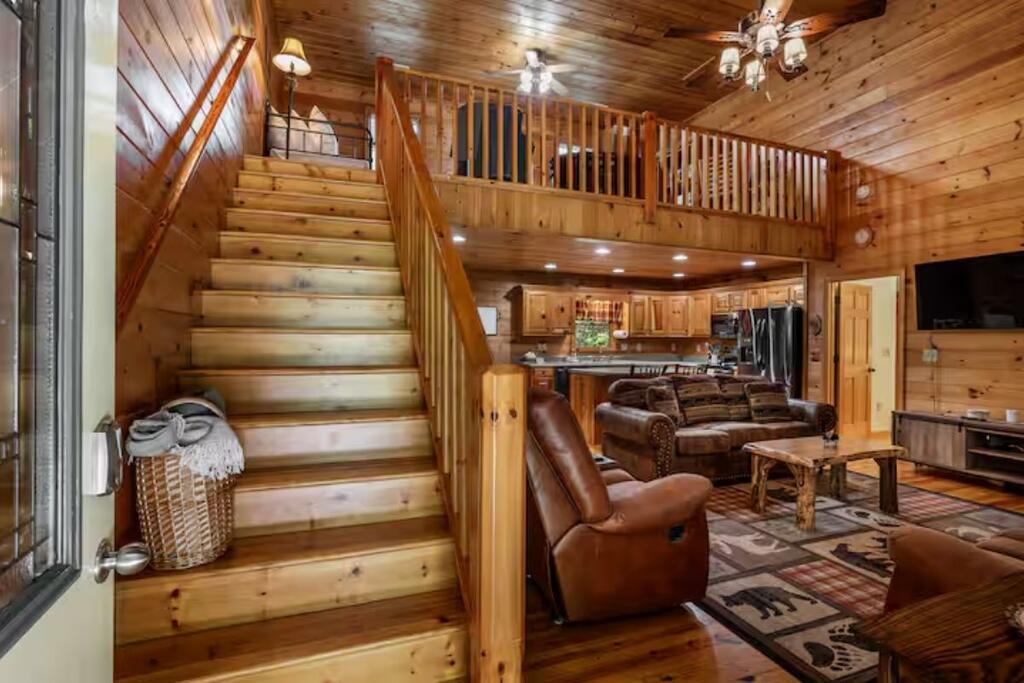 808 Villa Drive
