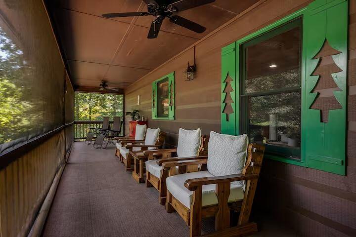 808 Villa Drive