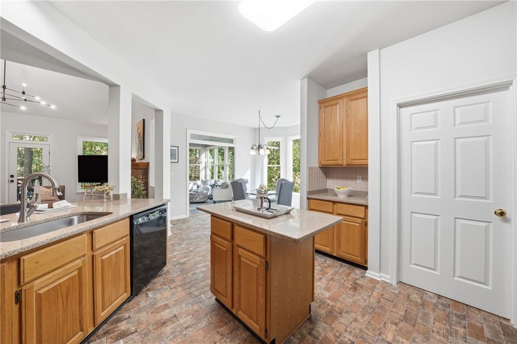 1161 Grand Oaks Glen NW