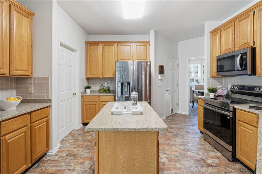 1161 Grand Oaks Glen NW