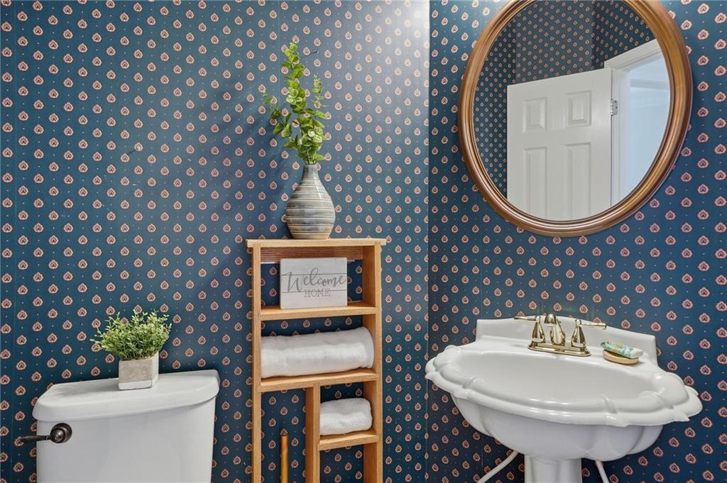 1161 Grand Oaks Glen NW