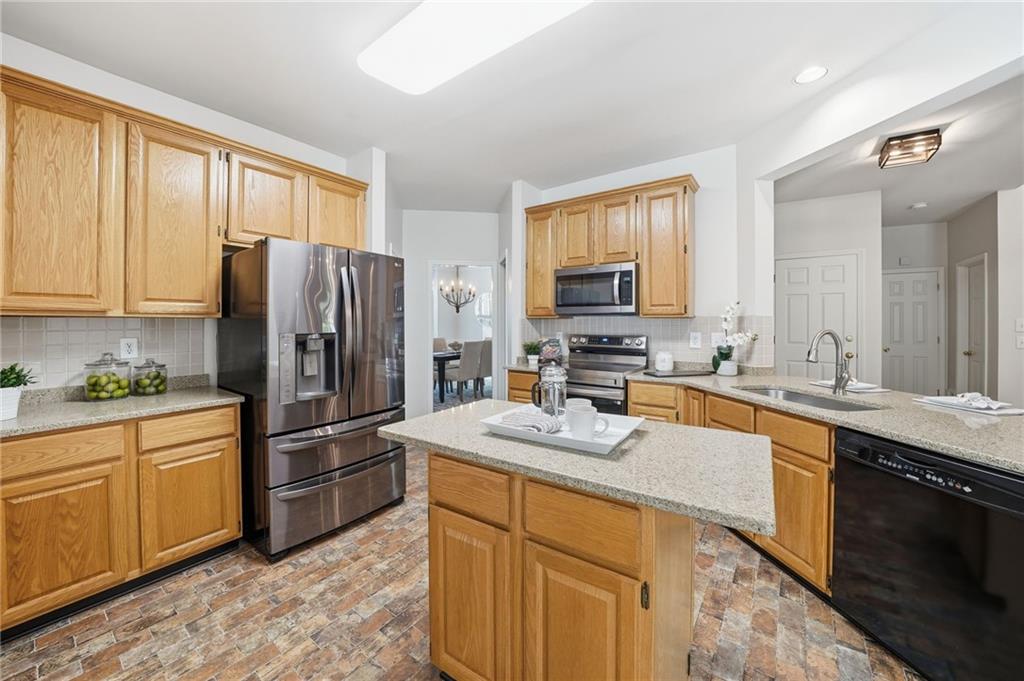 1161 Grand Oaks Glen NW