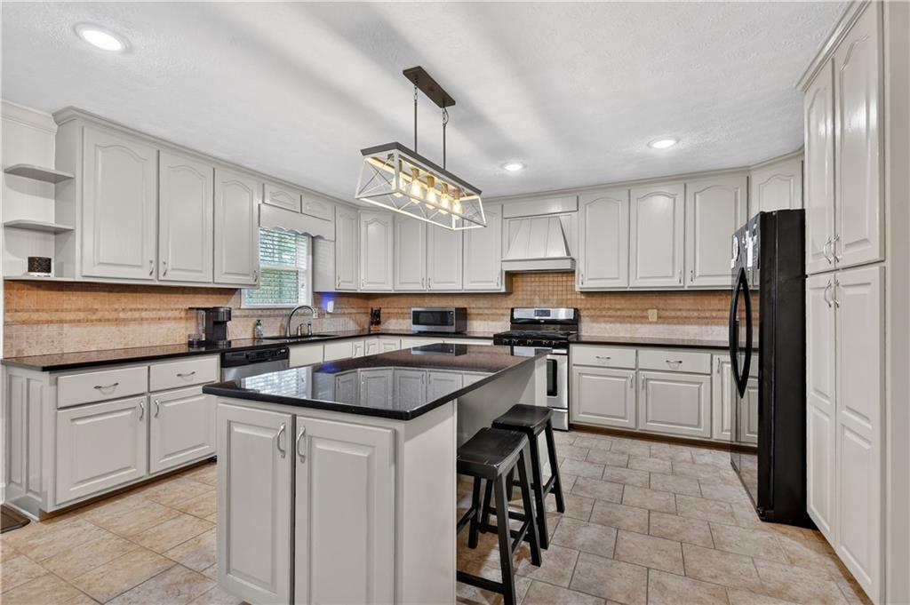 7634 Chatsworth Highway