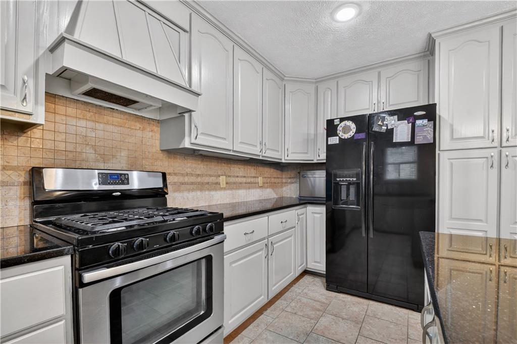 7634 Chatsworth Highway