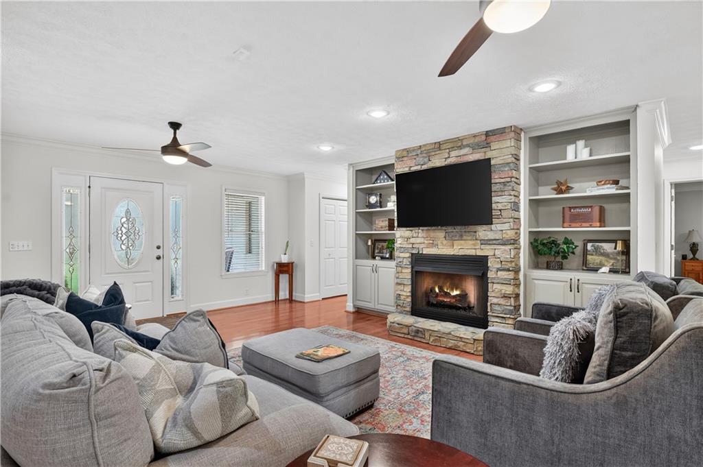 7634 Chatsworth Highway