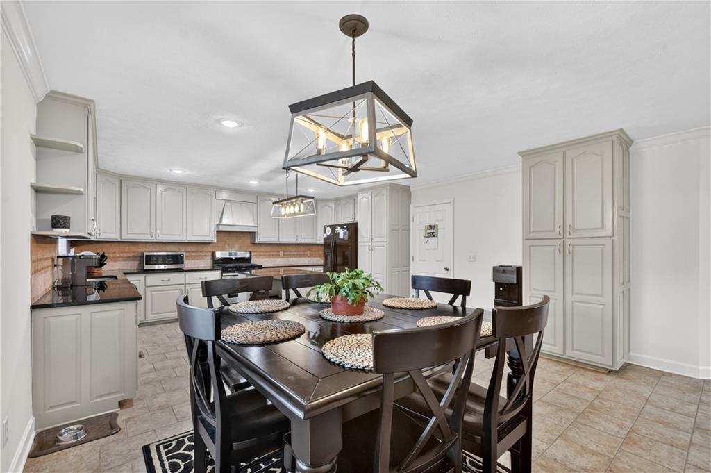 7634 Chatsworth Highway