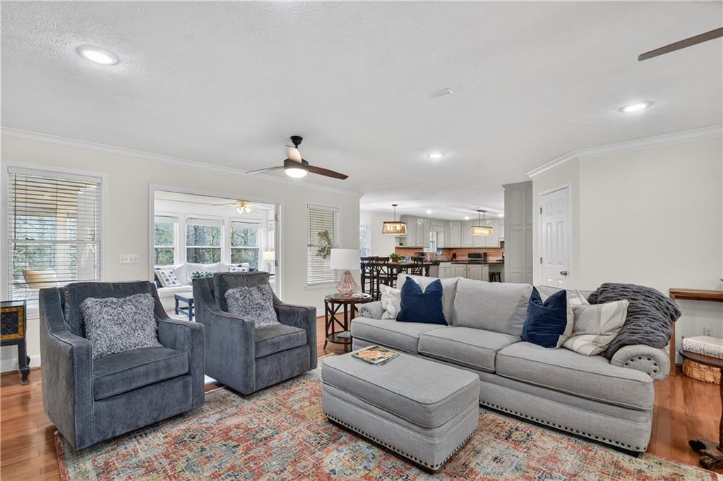 7634 Chatsworth Highway