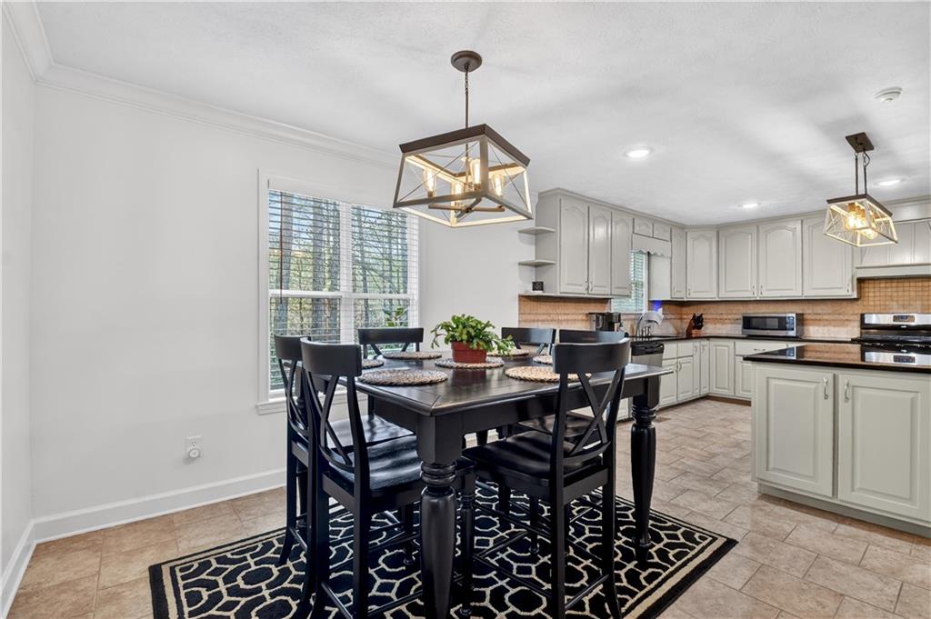 7634 Chatsworth Highway