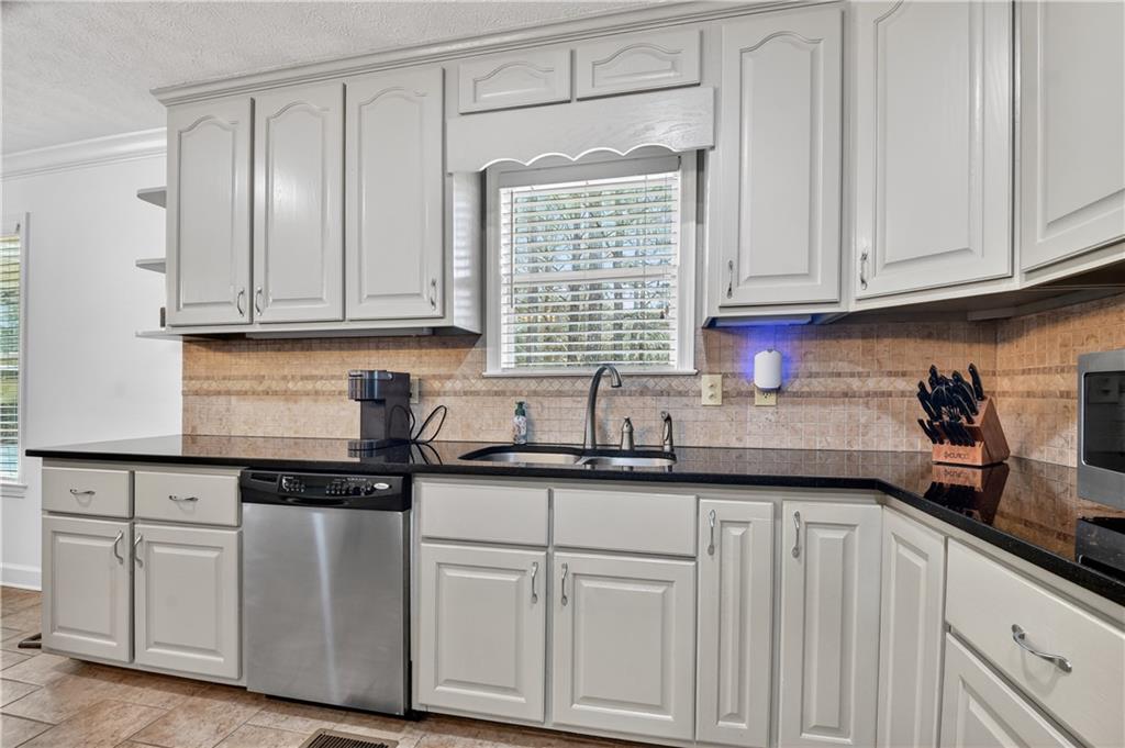 7634 Chatsworth Highway