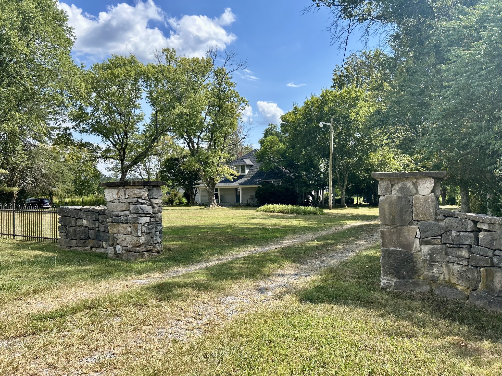 2081 Wilson Pike