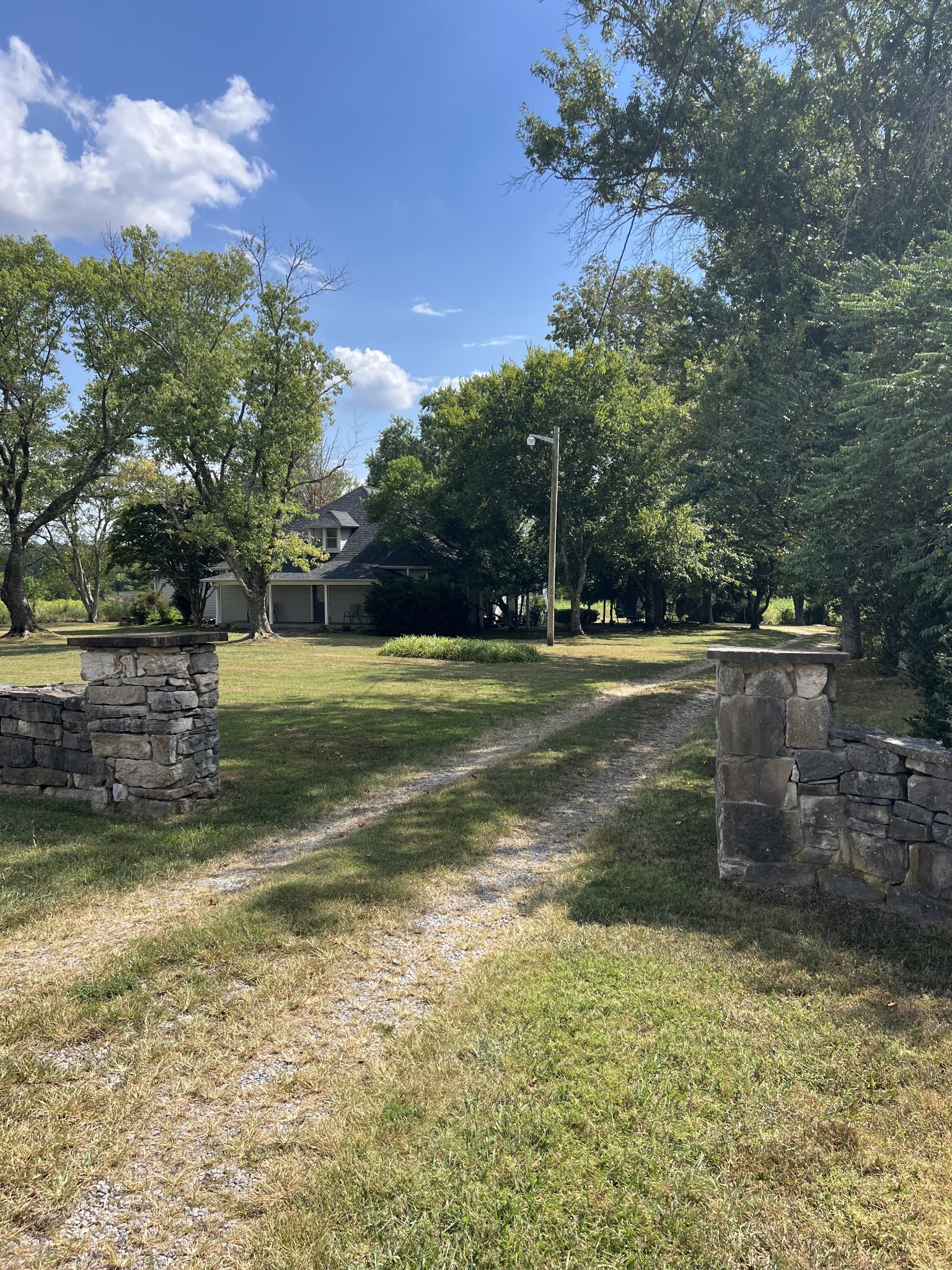 2081 Wilson Pike