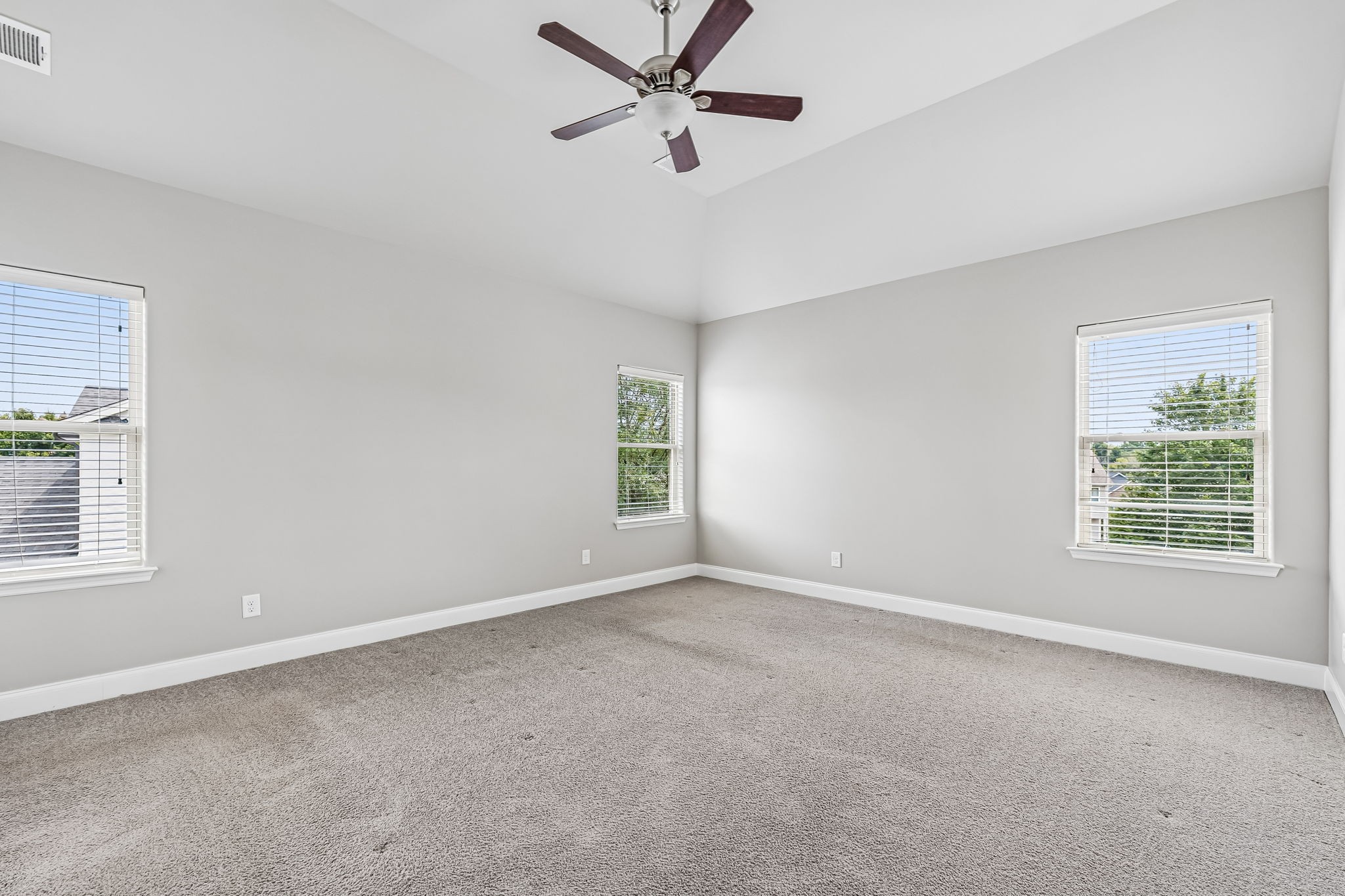 2012 Devonwood Ln