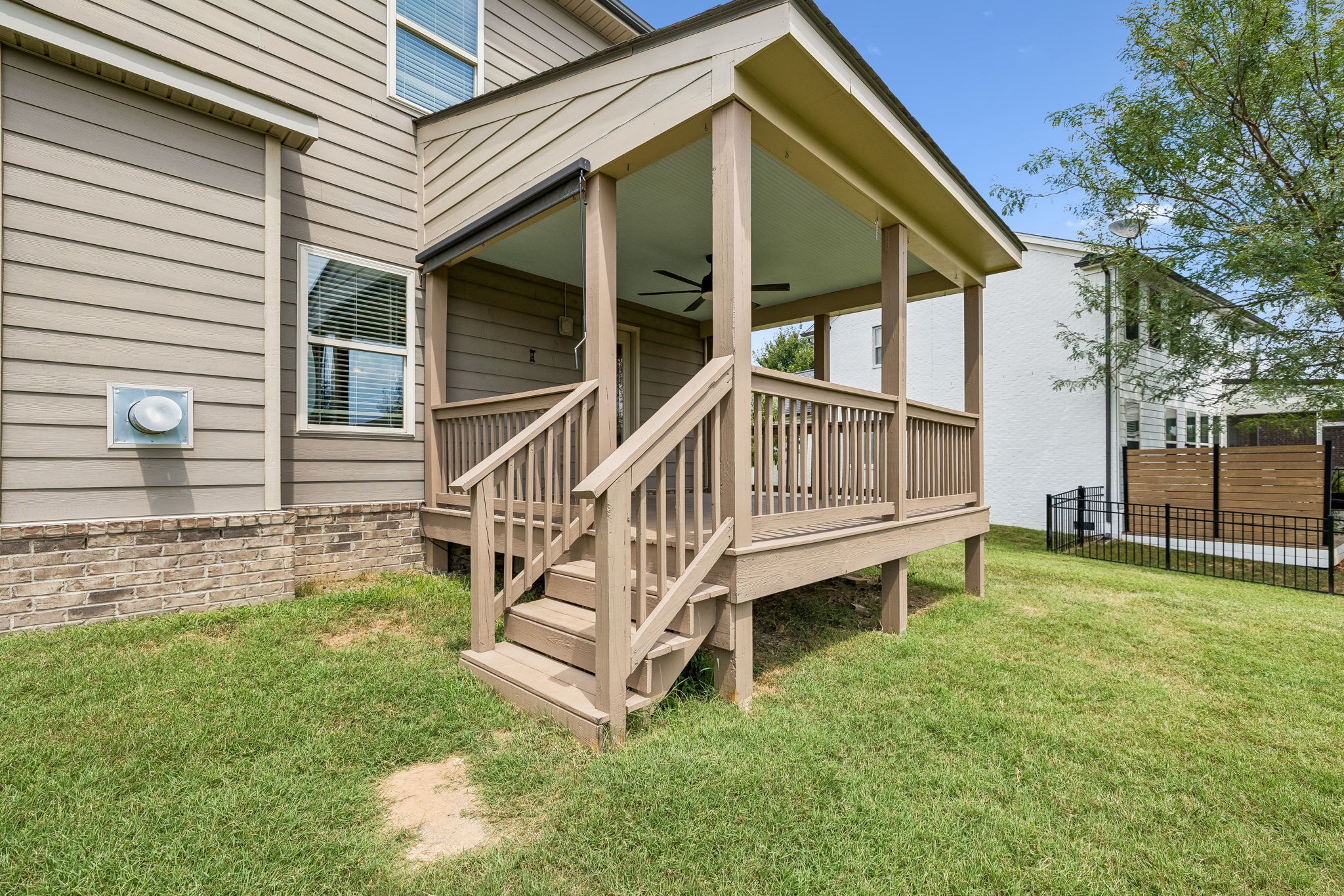 2012 Devonwood Ln