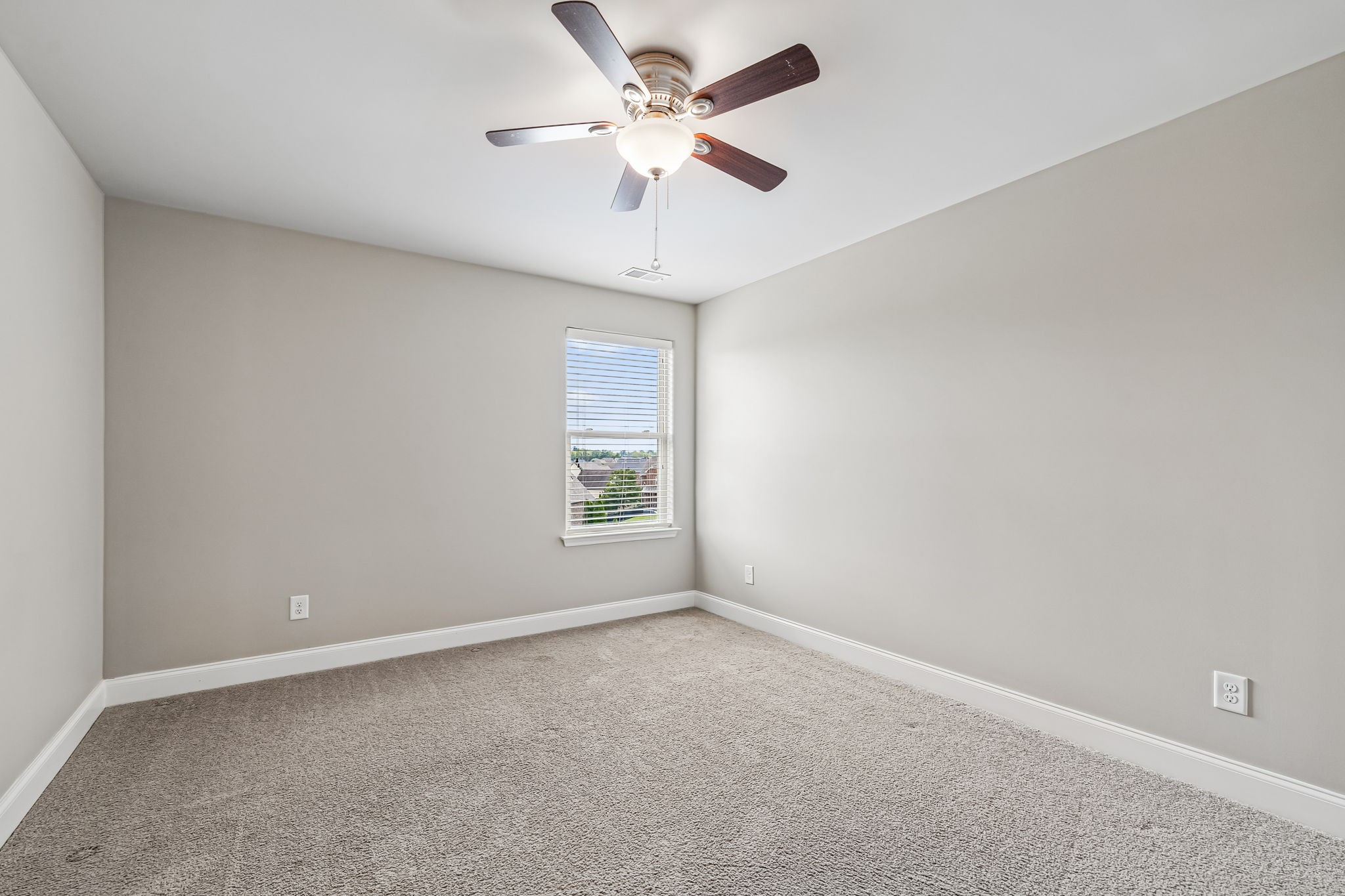 2012 Devonwood Ln