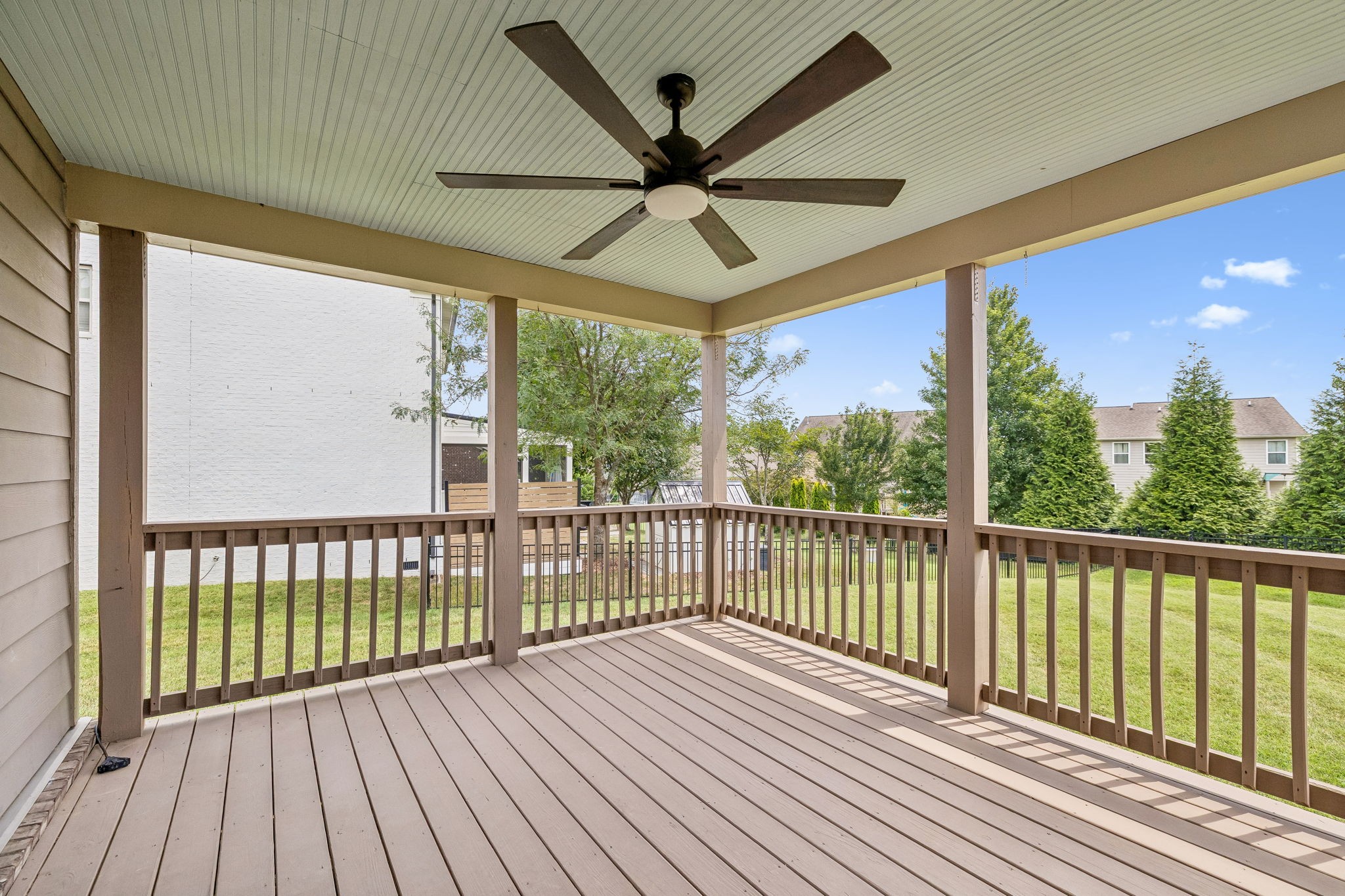 2012 Devonwood Ln