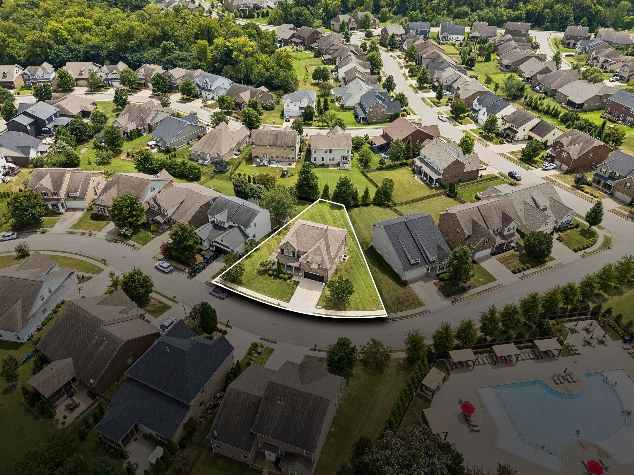 2012 Devonwood Ln