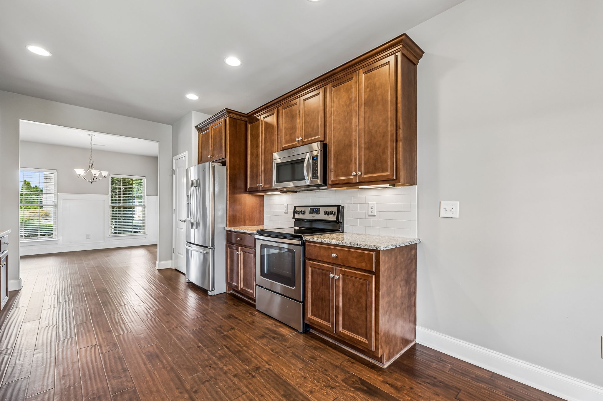 2012 Devonwood Ln