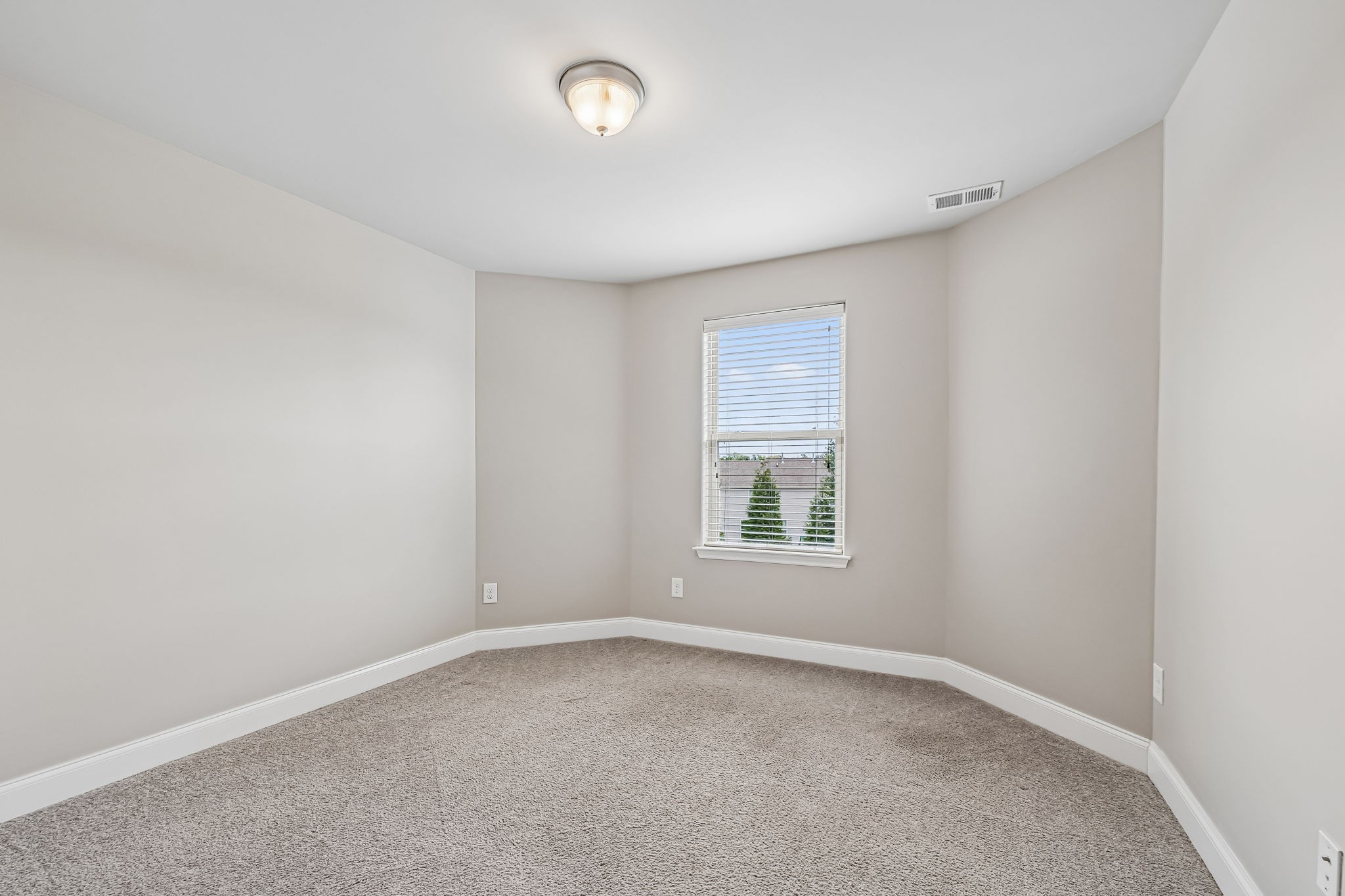 2012 Devonwood Ln