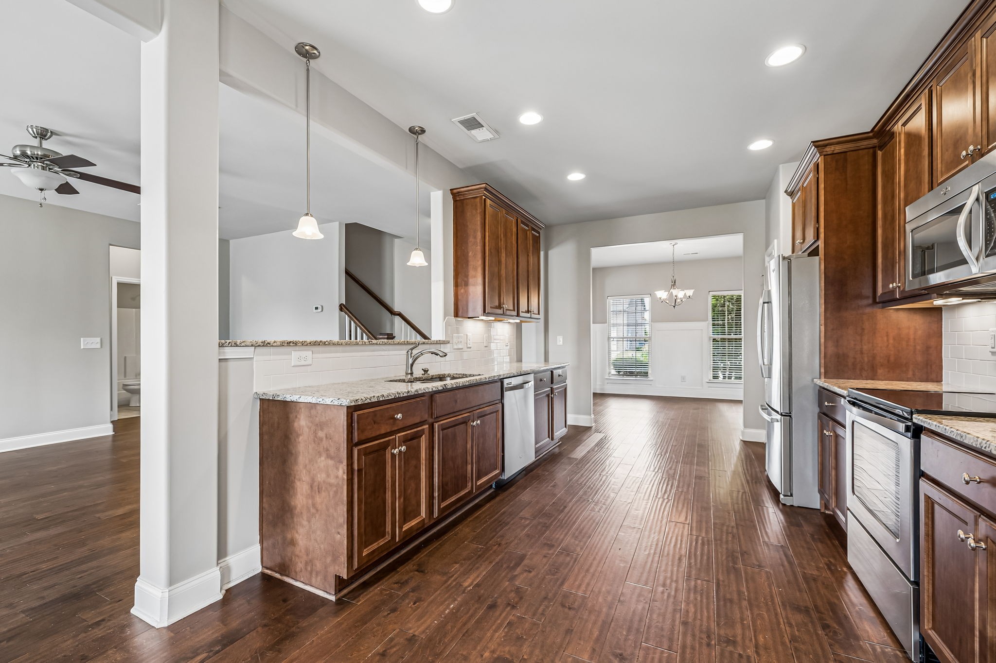 2012 Devonwood Ln
