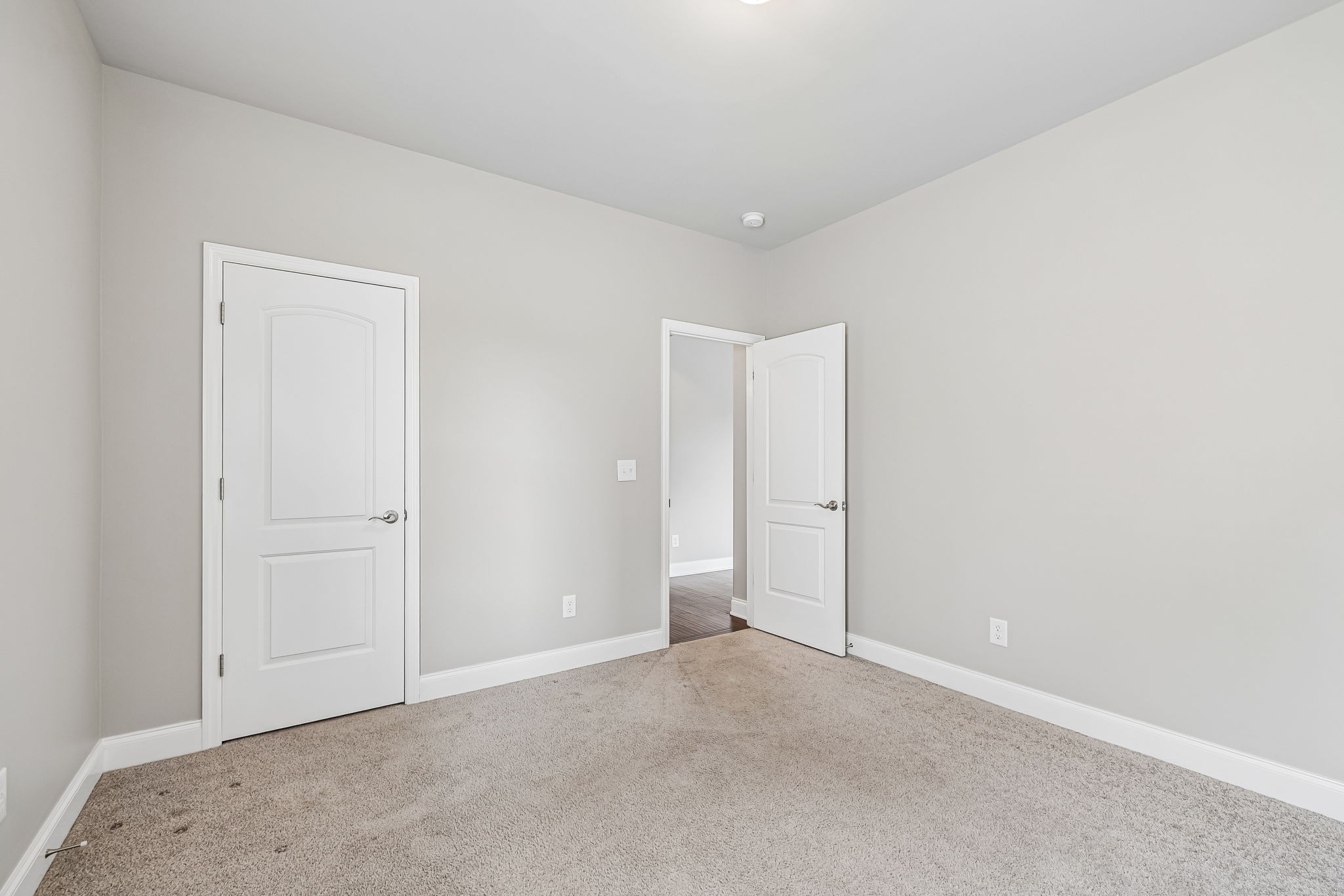 2012 Devonwood Ln