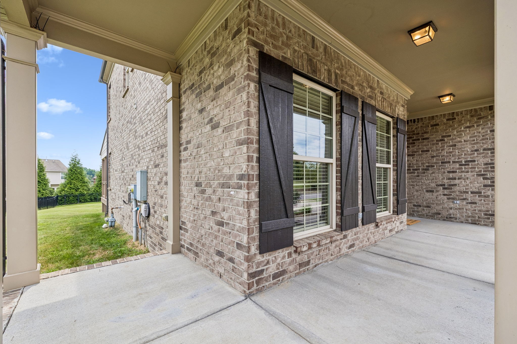 2012 Devonwood Ln