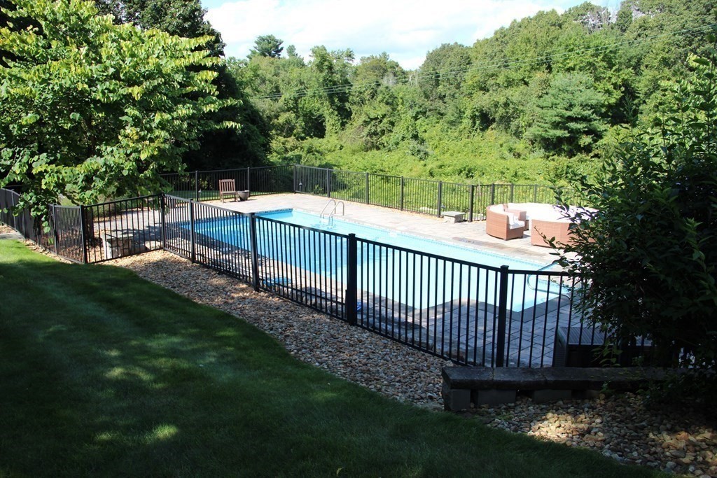 3 Stone Crossing Way