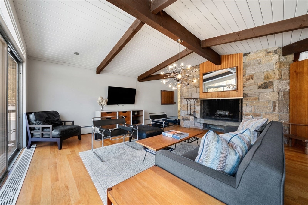 15 Westview Dr