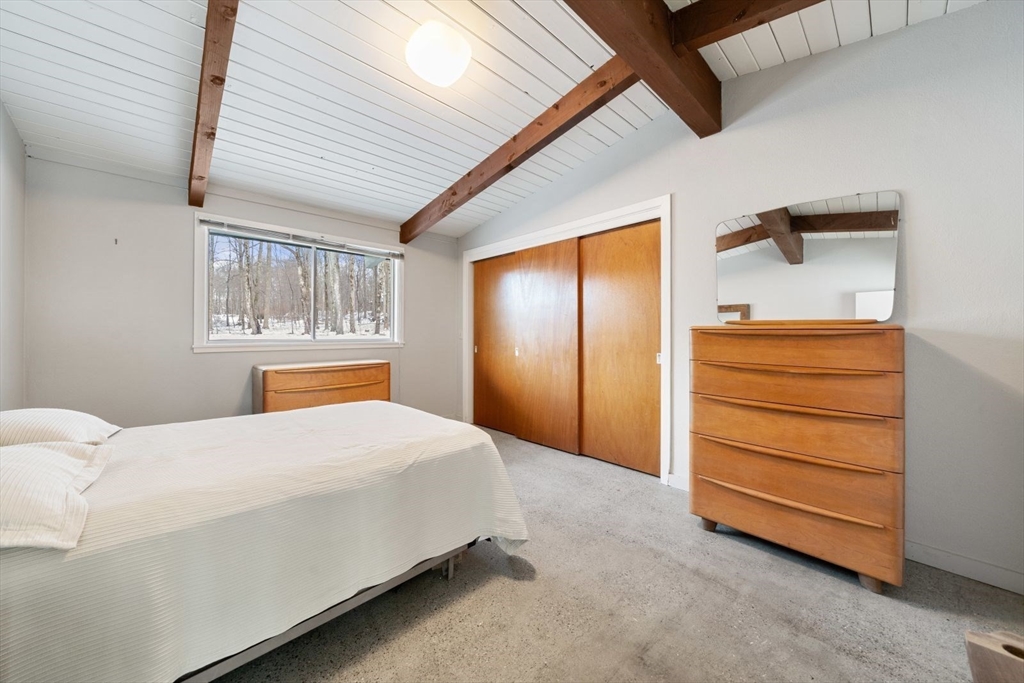 15 Westview Dr