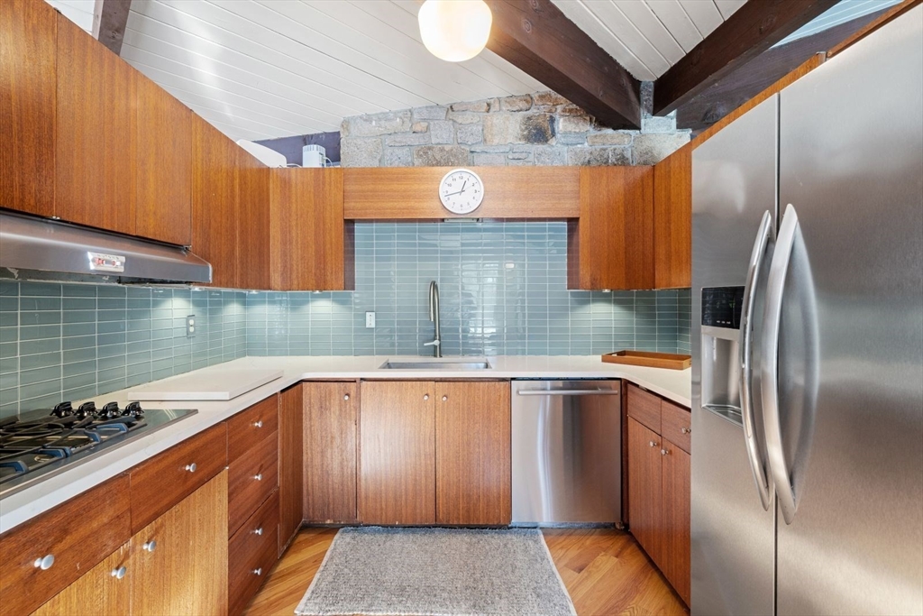 15 Westview Dr