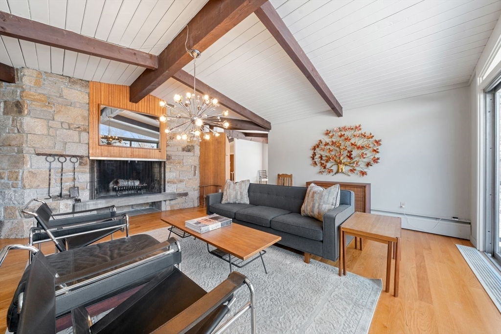 15 Westview Dr