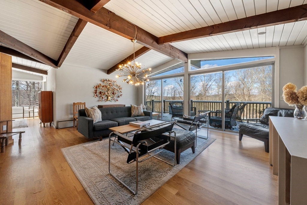 15 Westview Dr