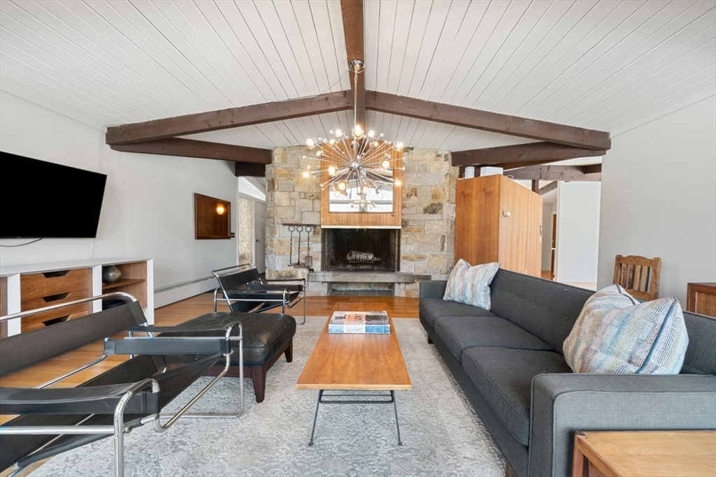 15 Westview Dr