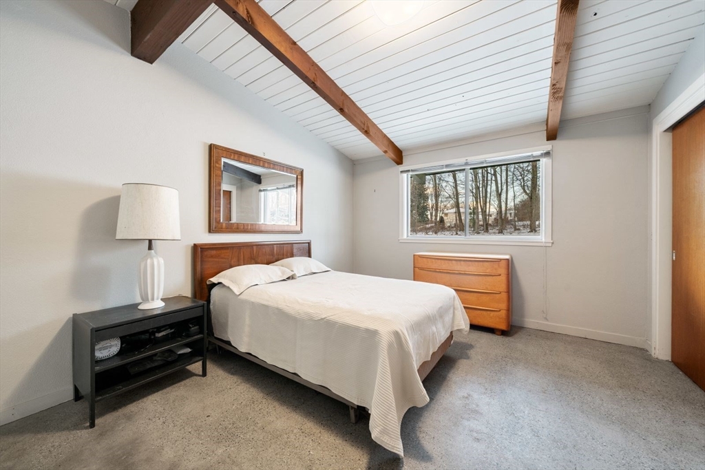 15 Westview Dr