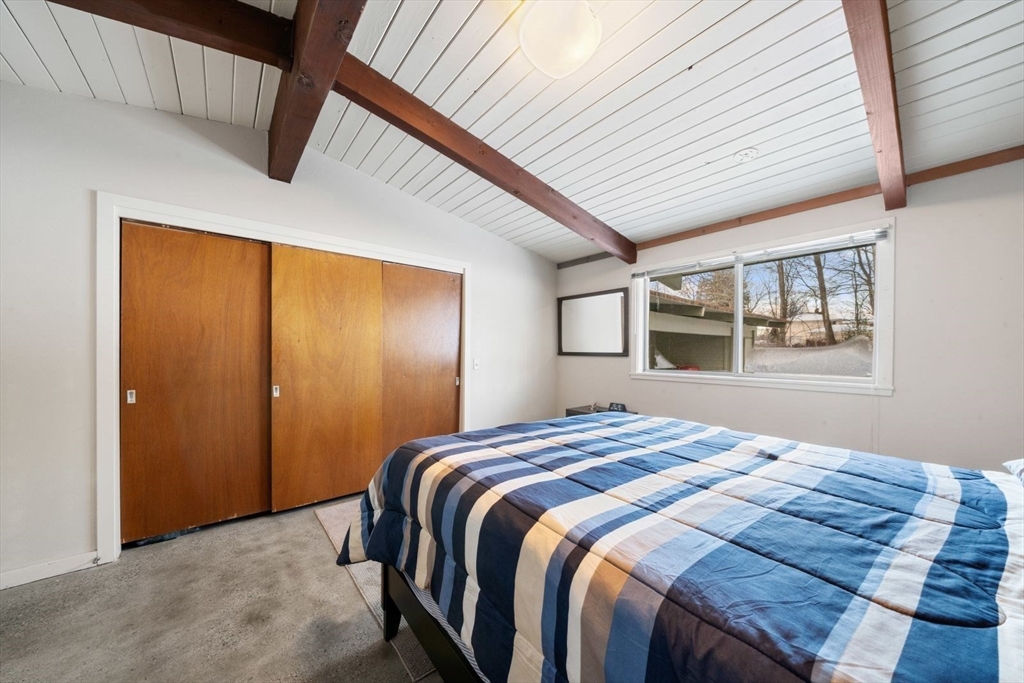 15 Westview Dr