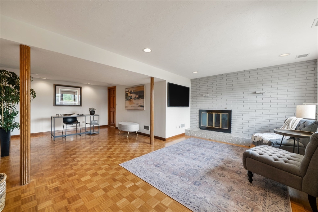 31 Lanewood Ave
