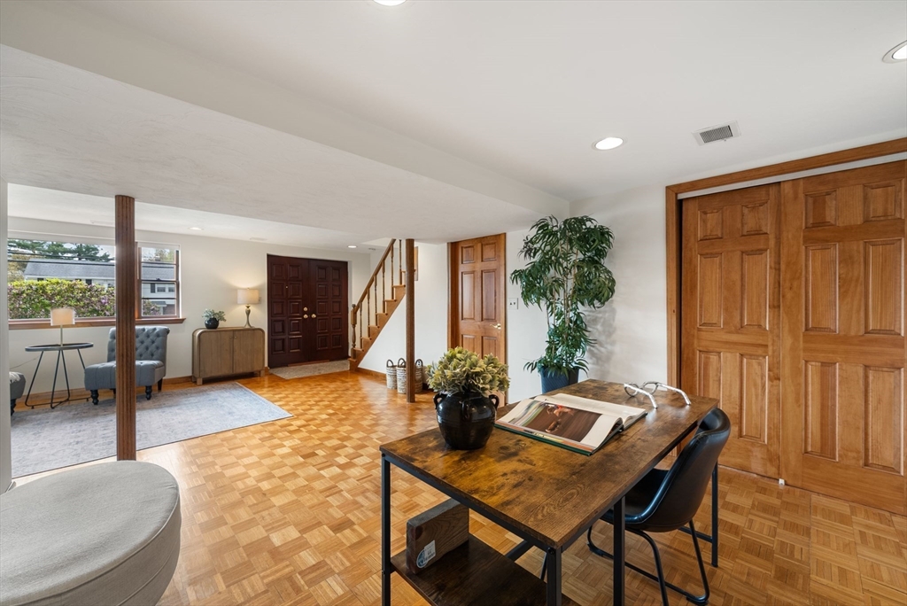 31 Lanewood Ave
