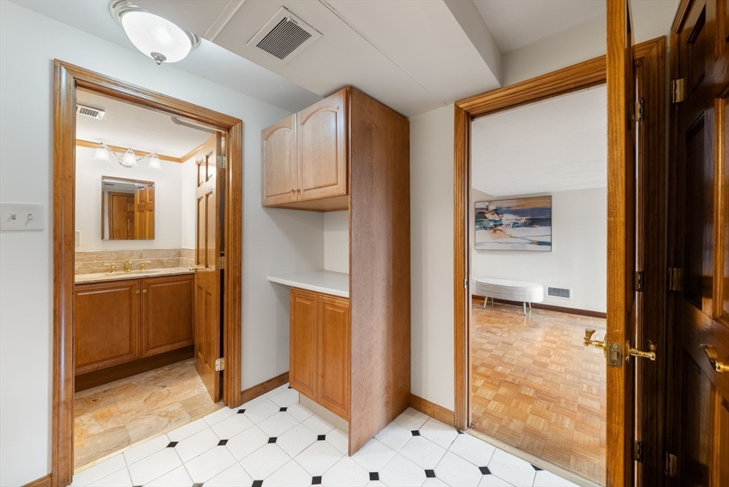 31 Lanewood Ave