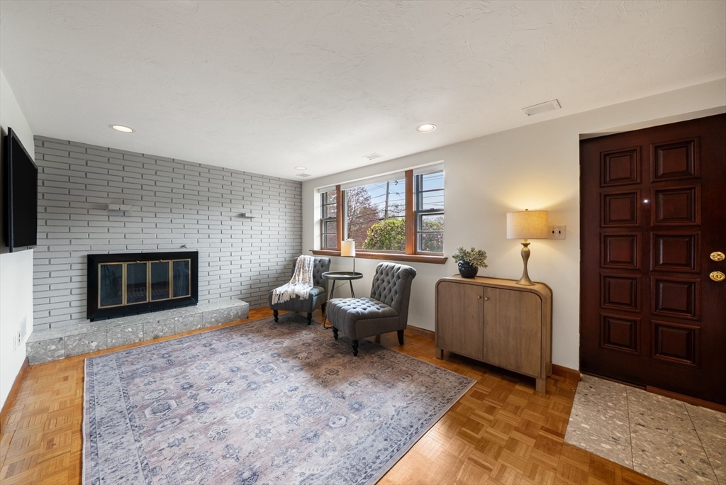 31 Lanewood Ave