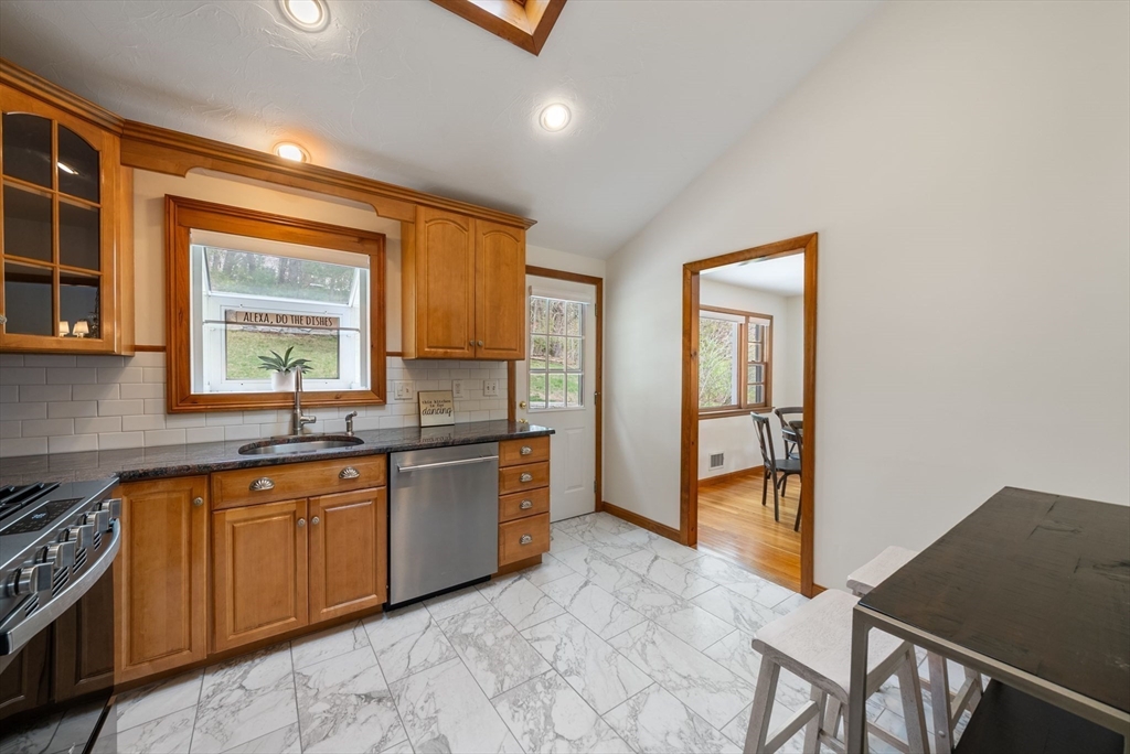 31 Lanewood Ave