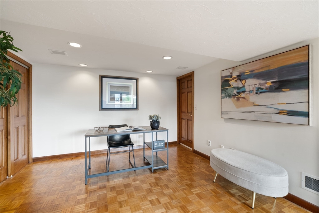 31 Lanewood Ave