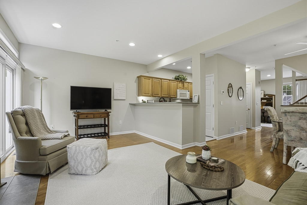 9 Robert Cir # 9