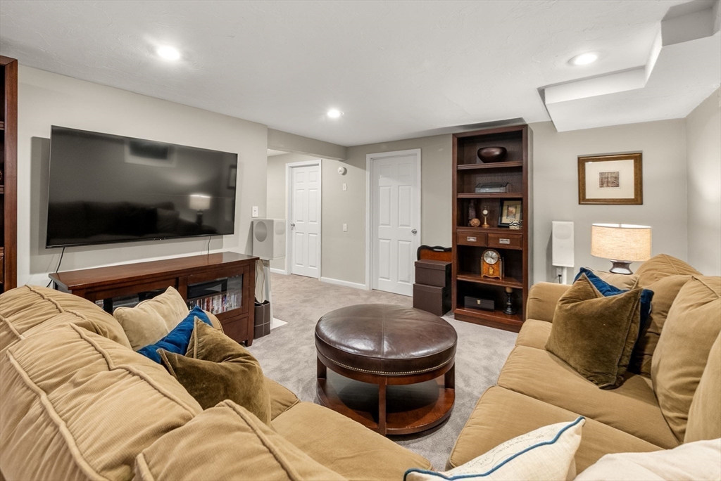 23 Longwood Dr