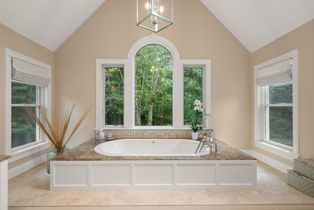 23 Longwood Dr