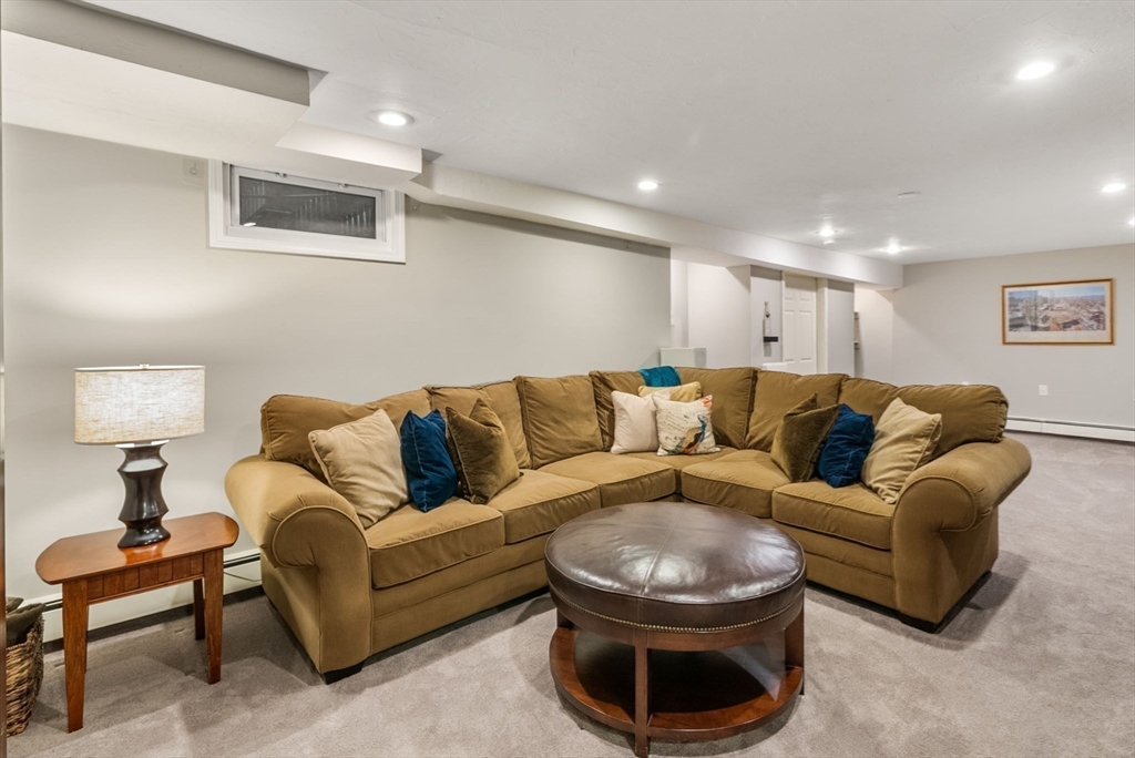 23 Longwood Dr