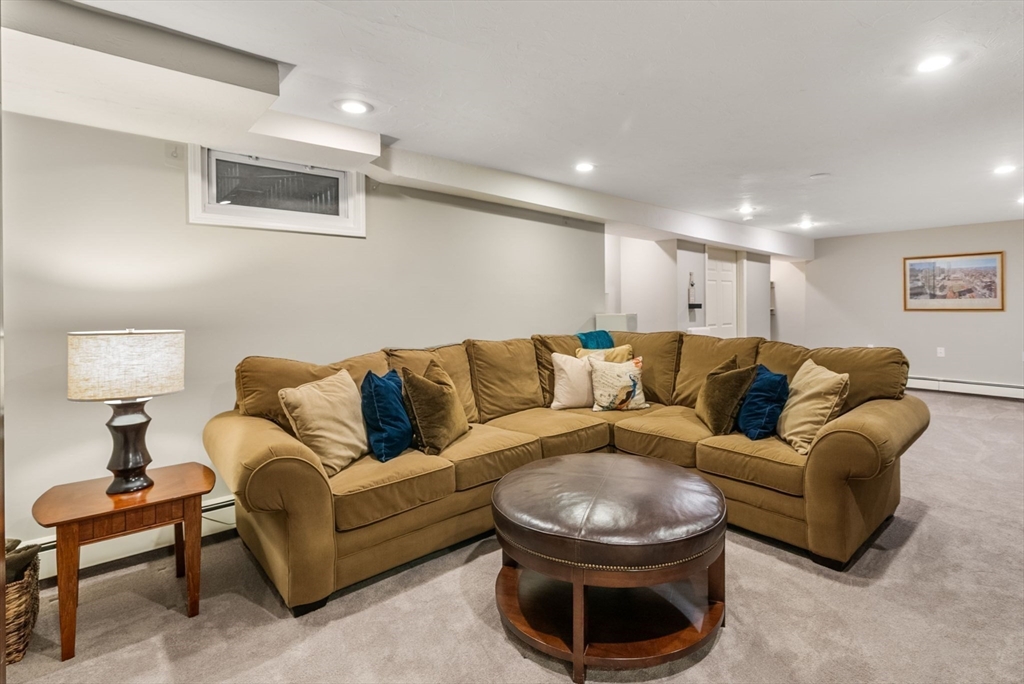 23 Longwood Dr