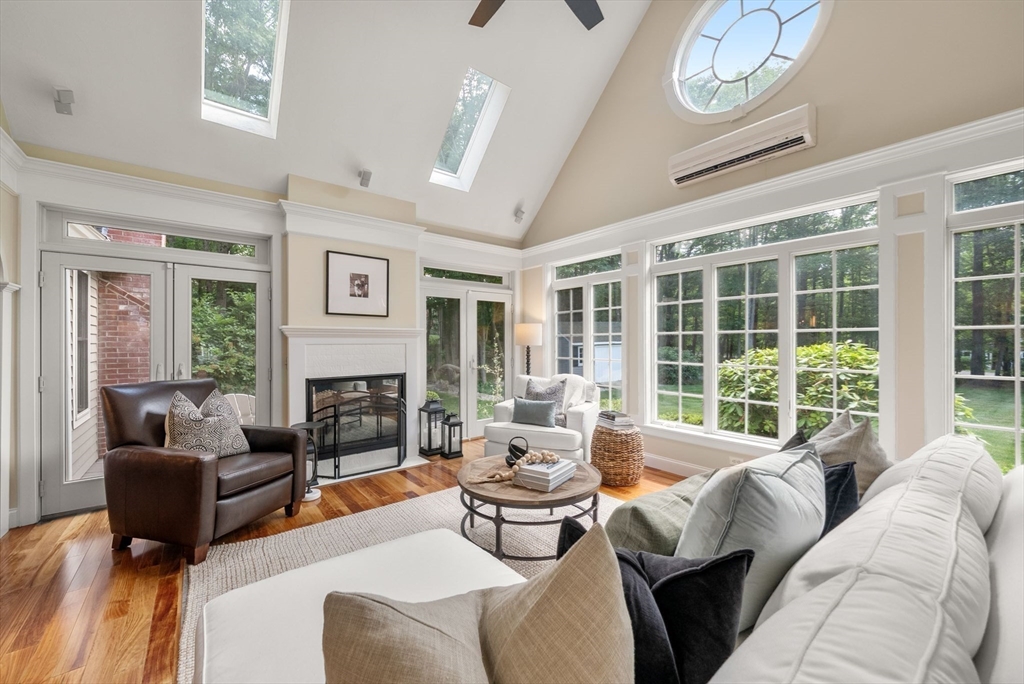 23 Longwood Dr